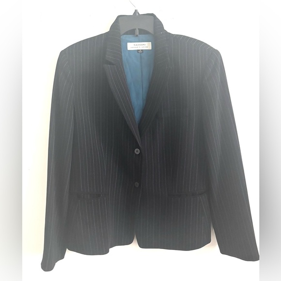 Tahari Blazer Pinstripe Women’s Black Structured Career Office Jacket Minimalist - Picture 1 of 5